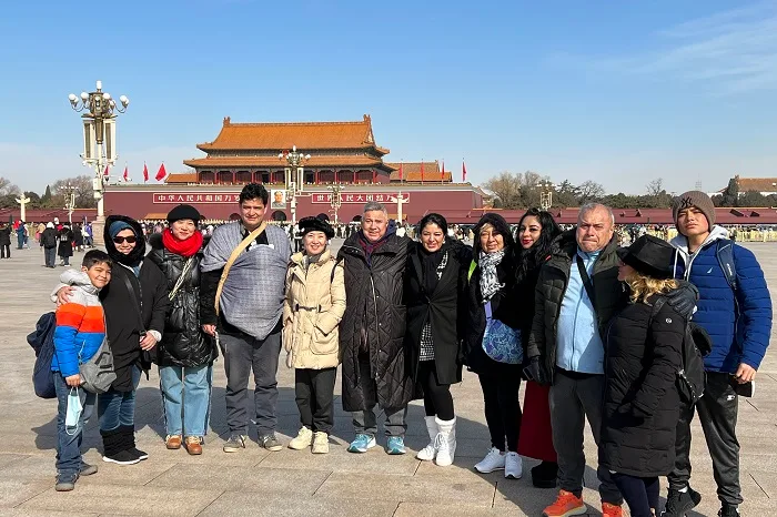 Invitados españoles en la Plaza de Tiananmen