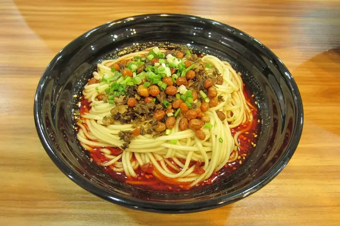 Degustar los fideos de Chongqing