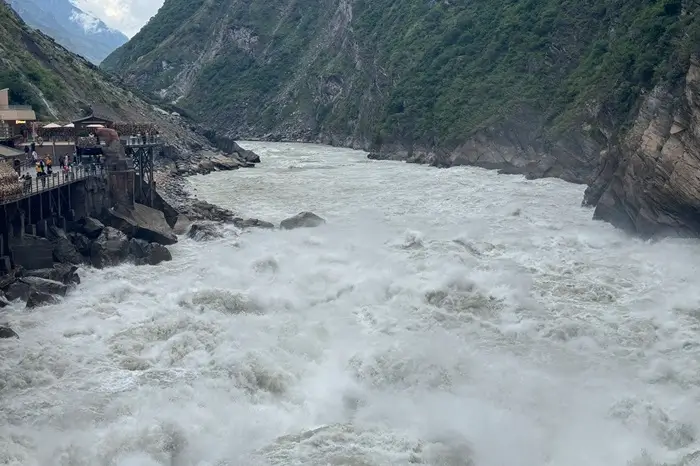 Garganta del Salto del Tigre de Yunnan