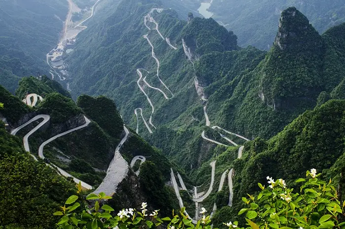 La Carretera Tianmen La Aventura en el Camino